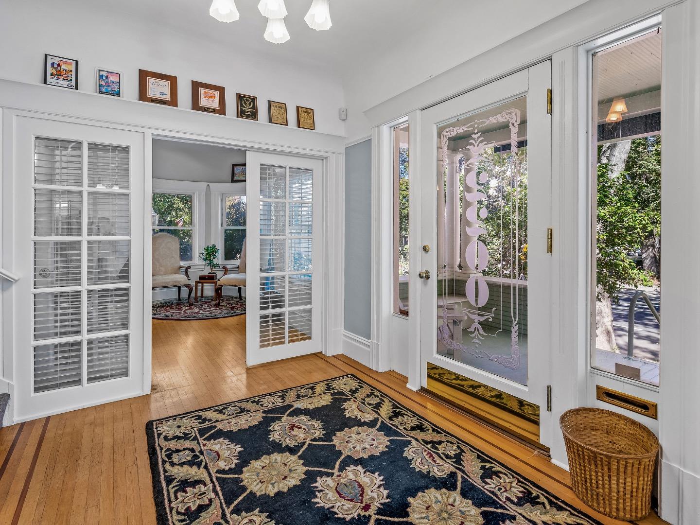 Detail Gallery Image 16 of 35 For 2200 L St, Sacramento,  CA 95816 - – Beds | – Baths
