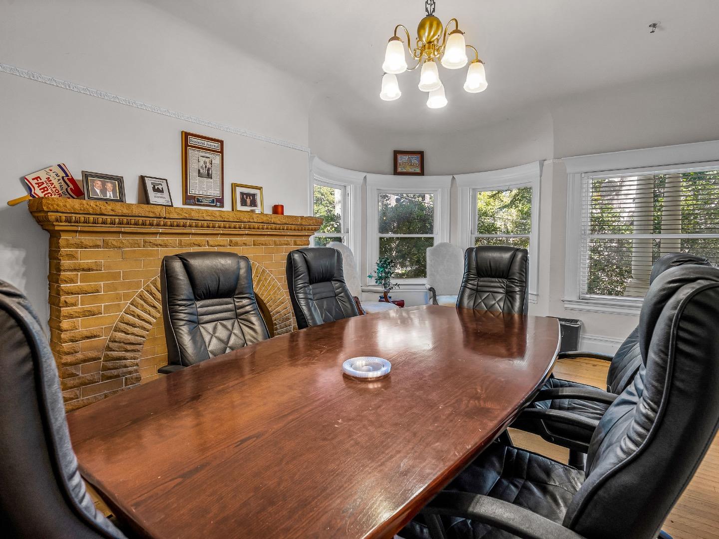 Detail Gallery Image 19 of 35 For 2200 L St, Sacramento,  CA 95816 - – Beds | – Baths