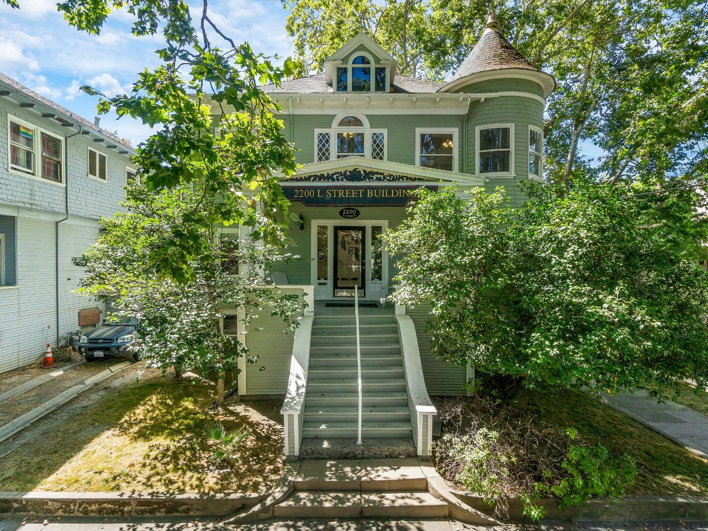 Detail Gallery Image 2 of 35 For 2200 L St, Sacramento,  CA 95816 - – Beds | – Baths