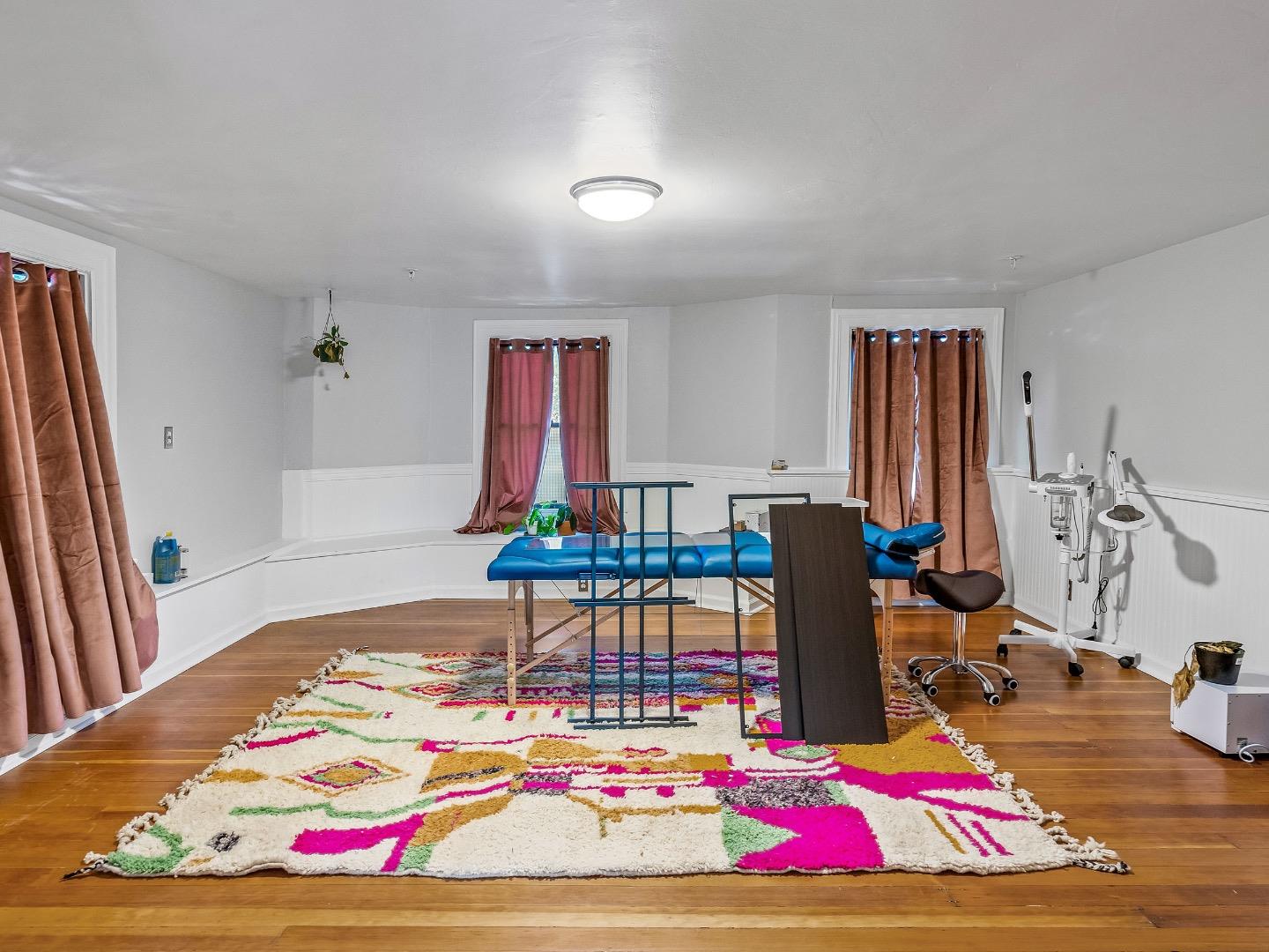 Detail Gallery Image 7 of 35 For 2200 L St, Sacramento,  CA 95816 - – Beds | – Baths