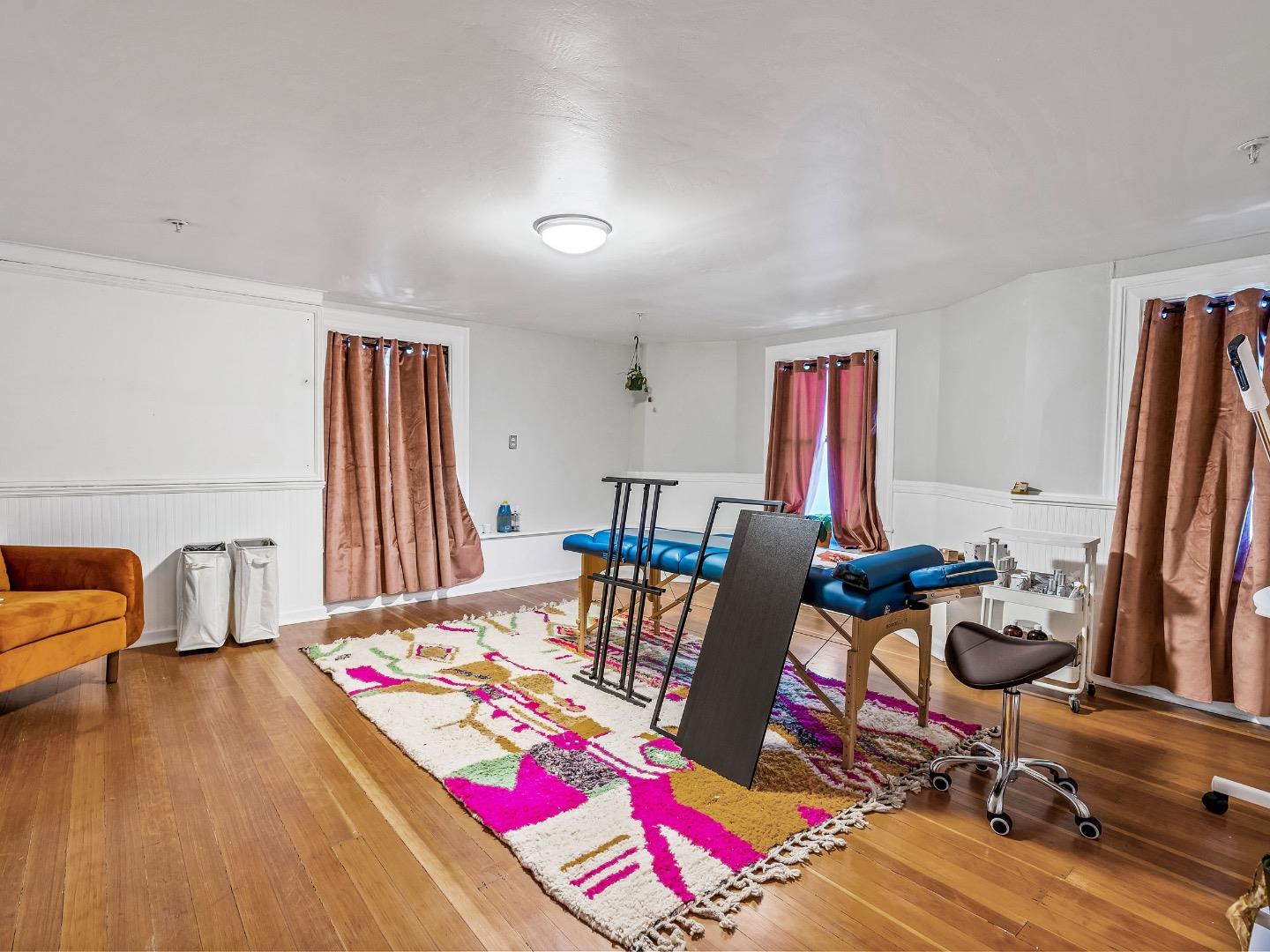 Detail Gallery Image 8 of 35 For 2200 L St, Sacramento,  CA 95816 - – Beds | – Baths