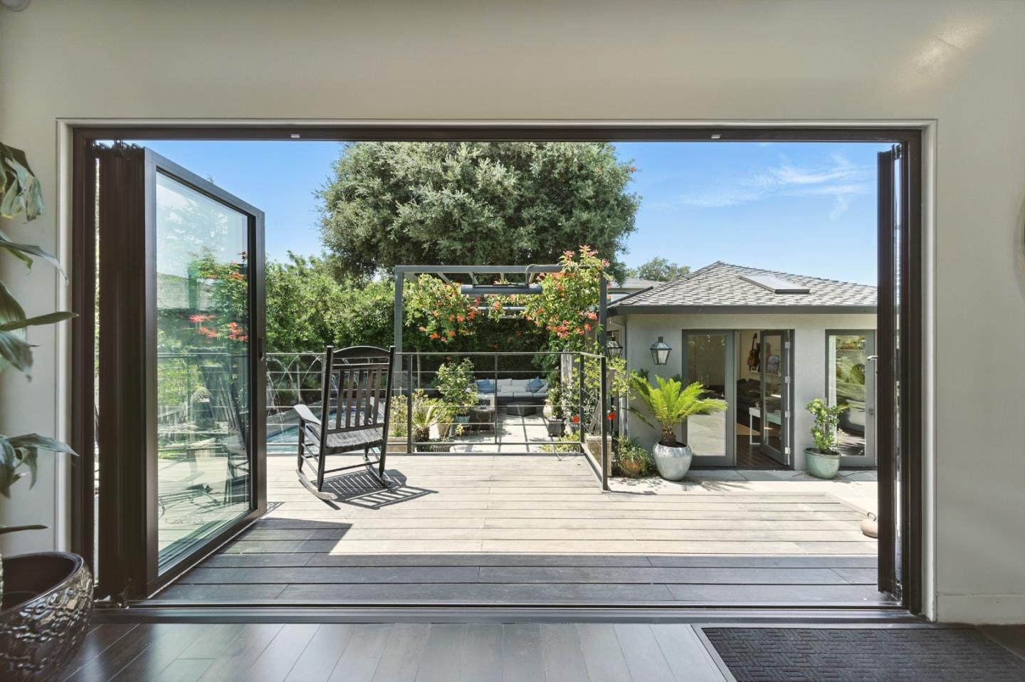 Detail Gallery Image 43 of 55 For 543 8th Ave, Menlo Park,  CA 94025 - 3 Beds | 3 Baths