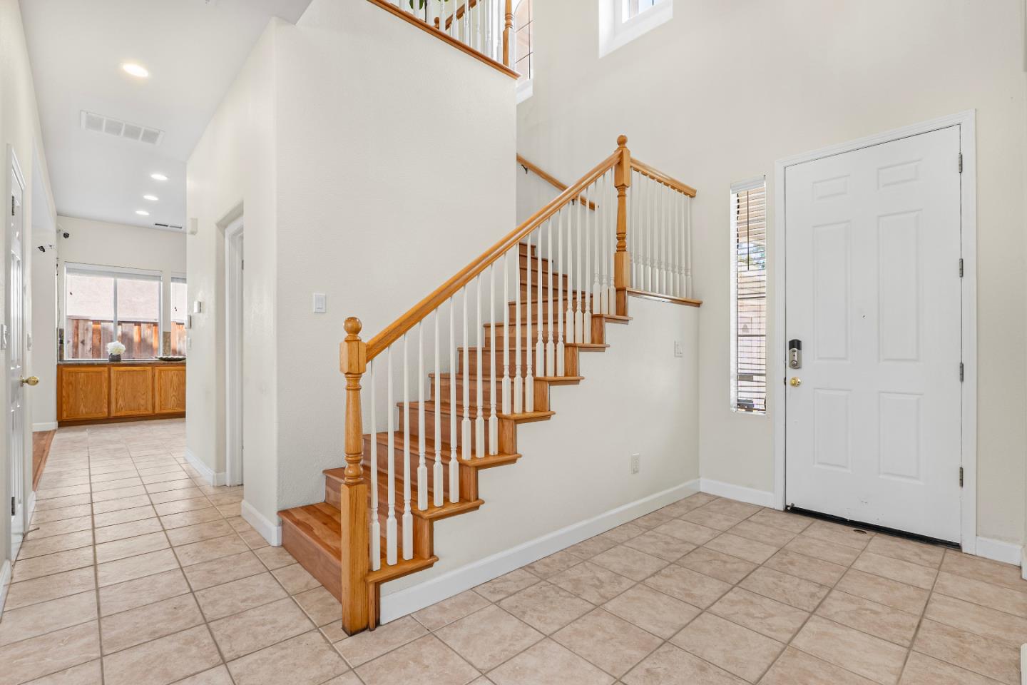Detail Gallery Image 15 of 54 For 336 Arrowhead Way, Hayward,  CA 94544 - 5 Beds | 3/1 Baths