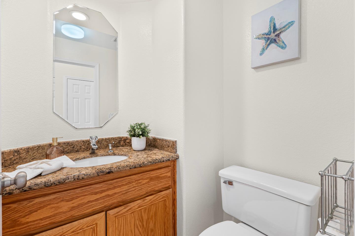Detail Gallery Image 17 of 54 For 336 Arrowhead Way, Hayward,  CA 94544 - 5 Beds | 3/1 Baths