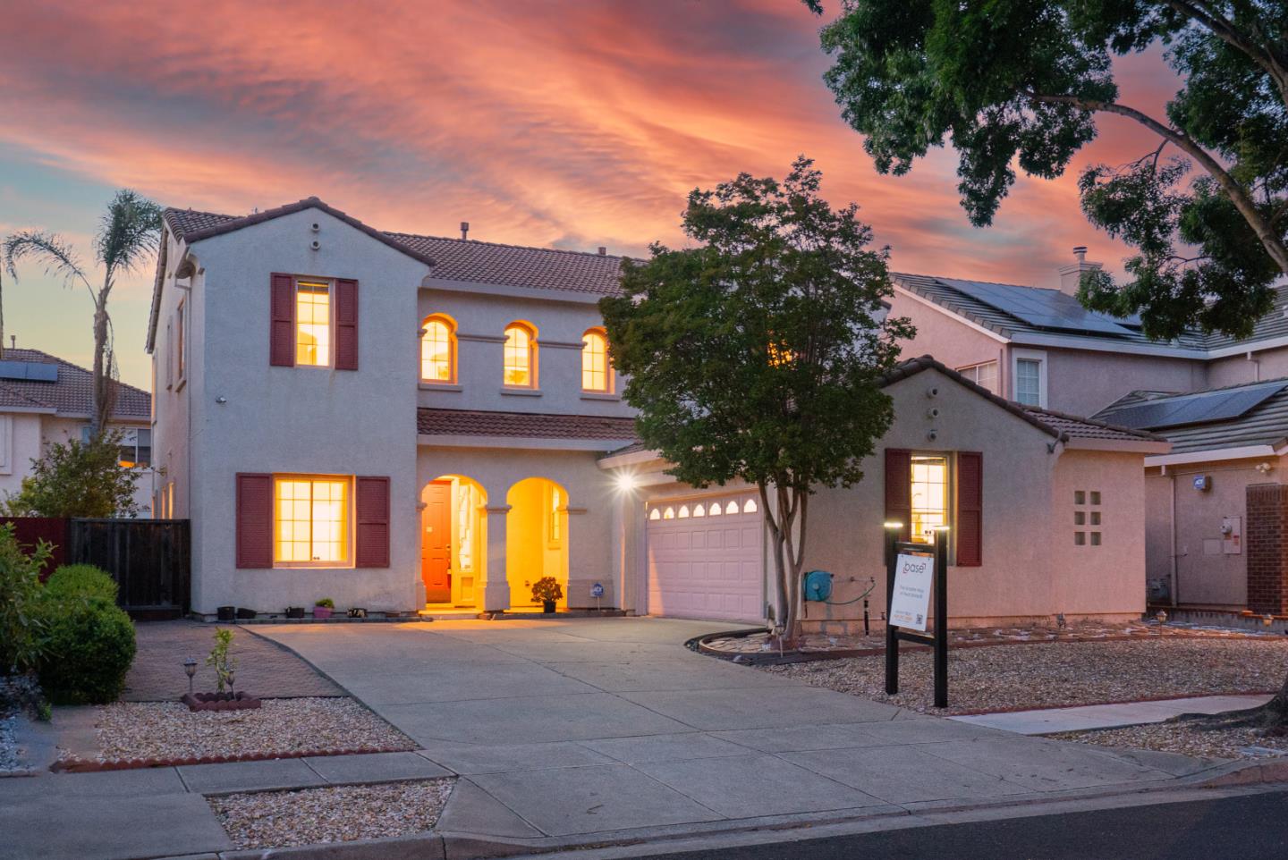 Detail Gallery Image 2 of 54 For 336 Arrowhead Way, Hayward,  CA 94544 - 5 Beds | 3/1 Baths