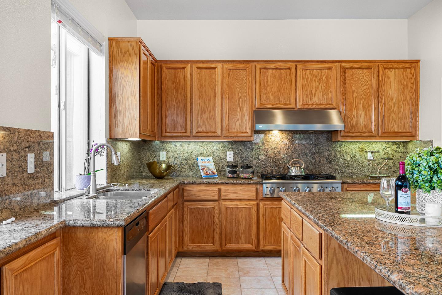 Detail Gallery Image 24 of 54 For 336 Arrowhead Way, Hayward,  CA 94544 - 5 Beds | 3/1 Baths