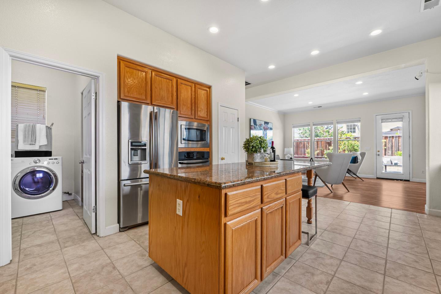Detail Gallery Image 25 of 54 For 336 Arrowhead Way, Hayward,  CA 94544 - 5 Beds | 3/1 Baths