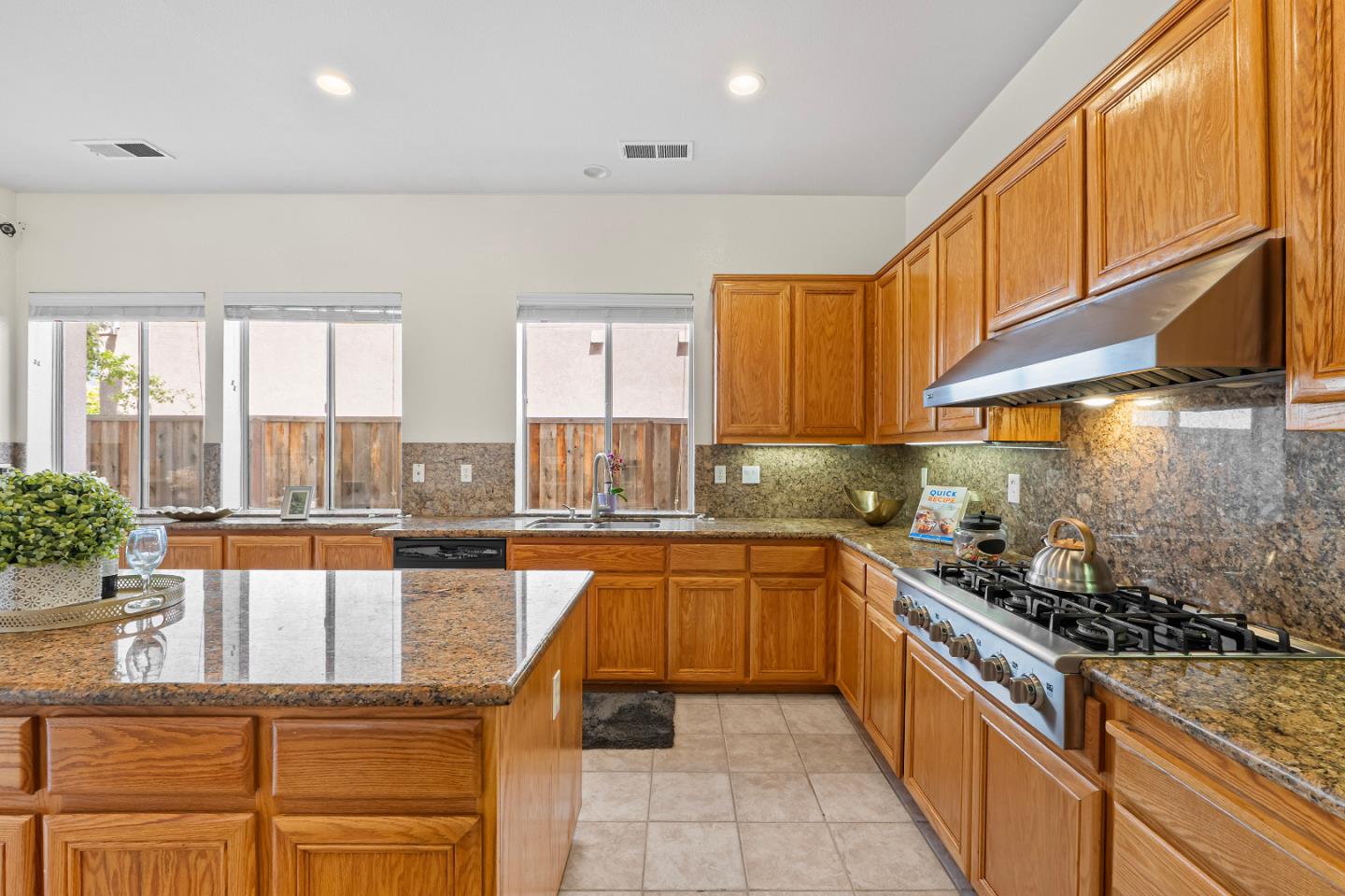 Detail Gallery Image 26 of 54 For 336 Arrowhead Way, Hayward,  CA 94544 - 5 Beds | 3/1 Baths