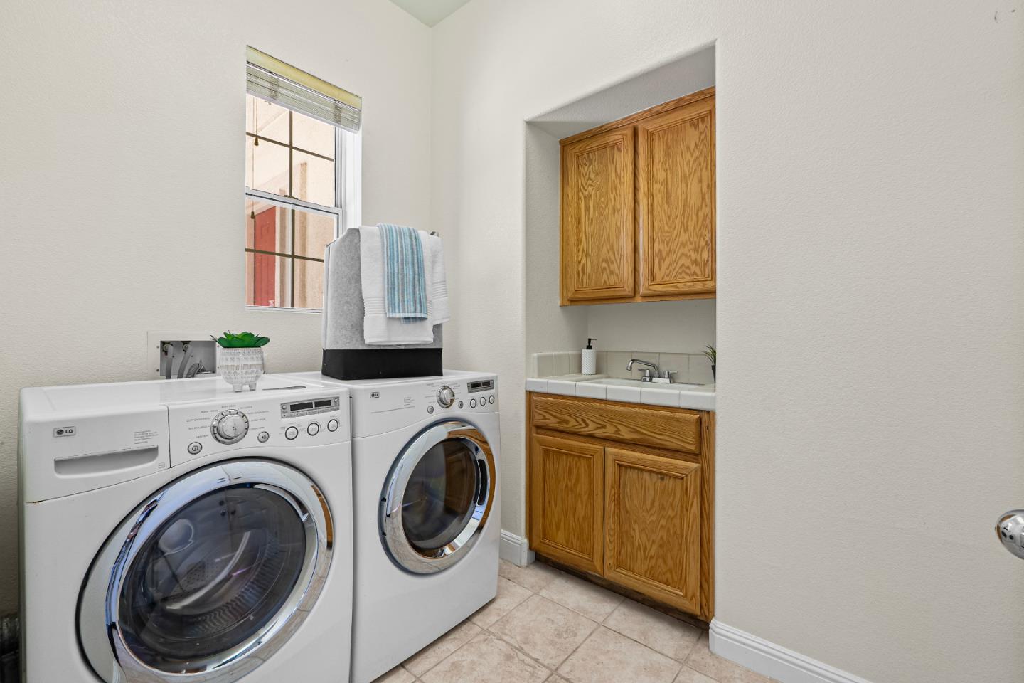 Detail Gallery Image 27 of 54 For 336 Arrowhead Way, Hayward,  CA 94544 - 5 Beds | 3/1 Baths