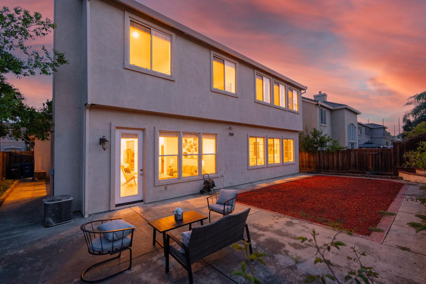 Detail Gallery Image 3 of 54 For 336 Arrowhead Way, Hayward,  CA 94544 - 5 Beds | 3/1 Baths