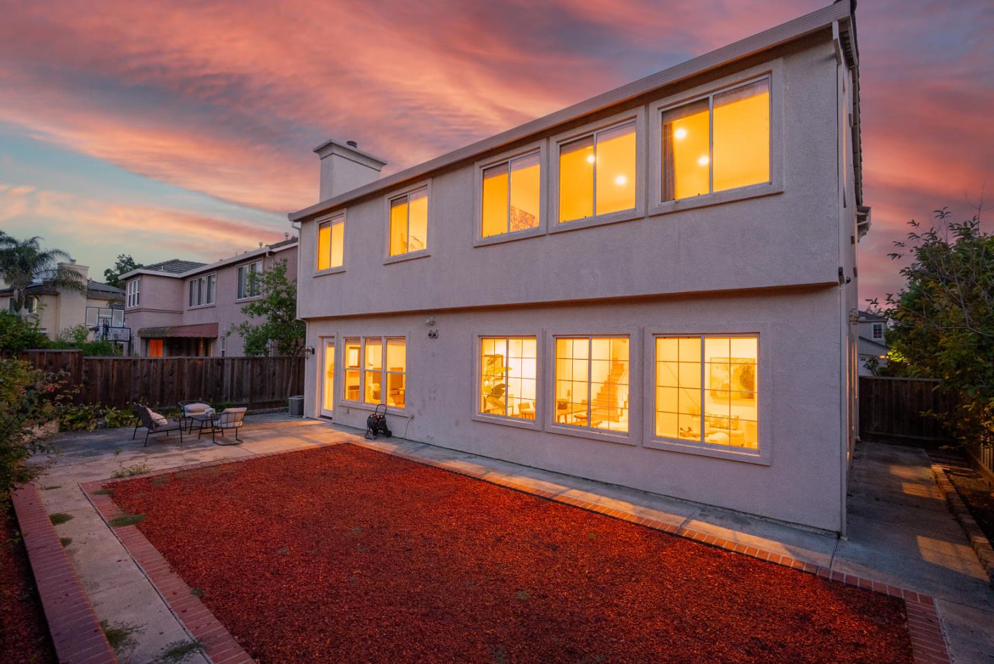Detail Gallery Image 4 of 54 For 336 Arrowhead Way, Hayward,  CA 94544 - 5 Beds | 3/1 Baths