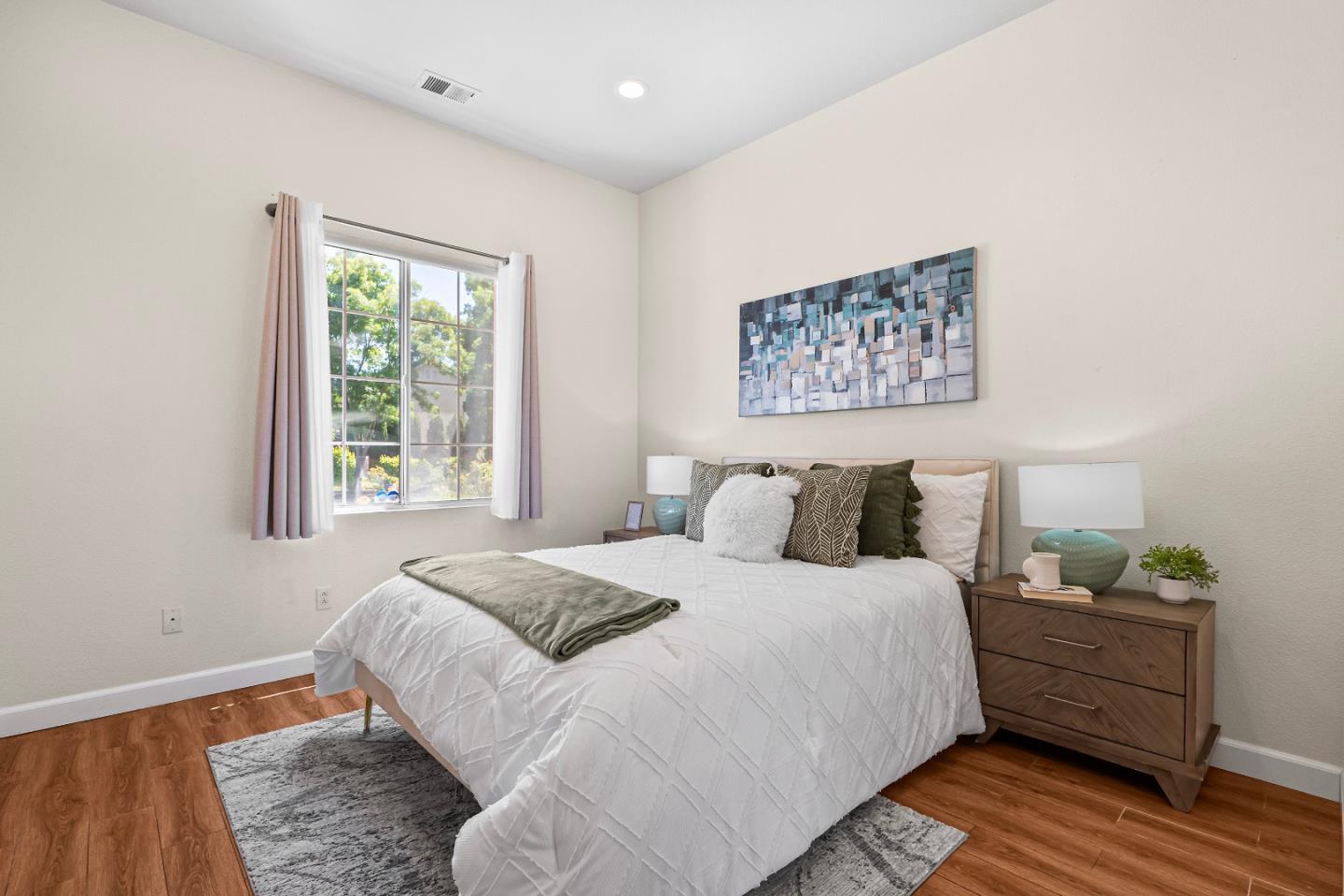 Detail Gallery Image 5 of 54 For 336 Arrowhead Way, Hayward,  CA 94544 - 5 Beds | 3/1 Baths