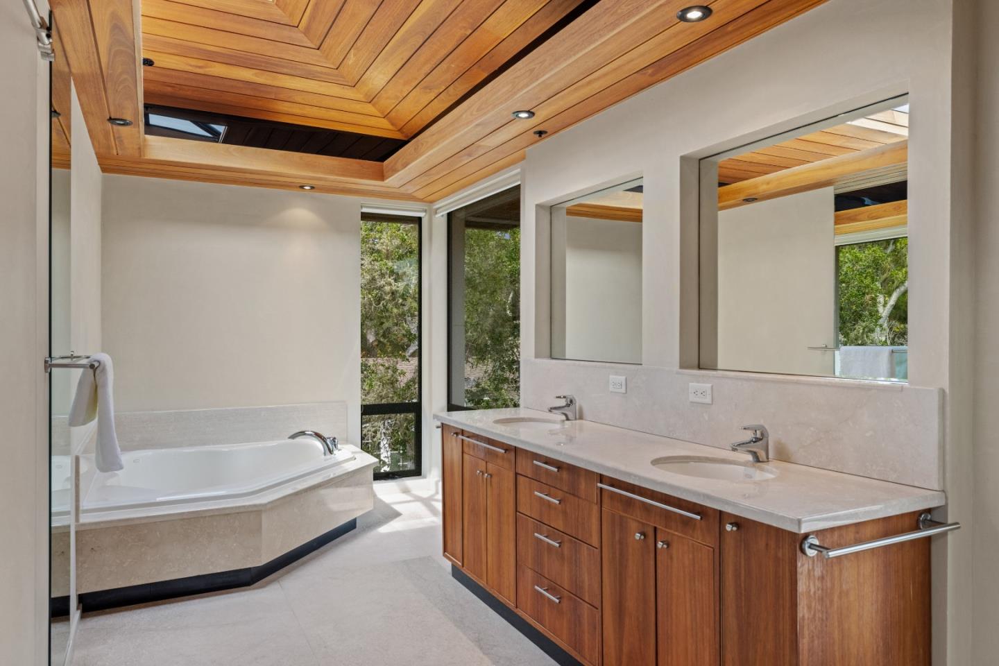Detail Gallery Image 27 of 32 For 2900 Oak Knoll Rd, Pebble Beach,  CA 93953 - 4 Beds | 4 Baths
