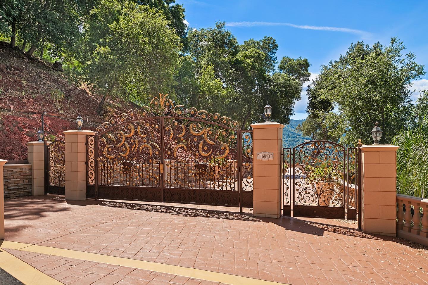 Detail Gallery Image 4 of 75 For 16840 Cypress Way, Los Gatos,  CA 95030 - 5 Beds | 5/1 Baths
