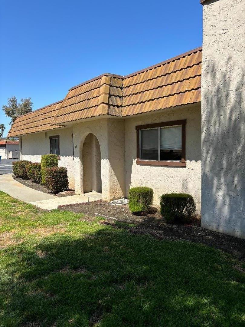 Detail Gallery Image 2 of 2 For 25 Villa Pacheco Ct, Hollister,  CA 95023 - 2 Beds | 2 Baths
