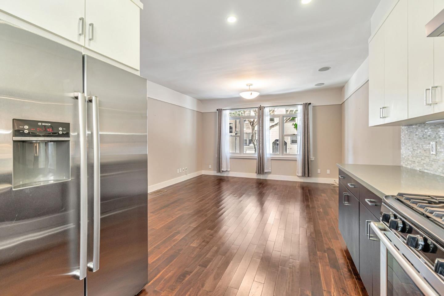 Detail Gallery Image 11 of 39 For 1725 Hyde St #1,  San Francisco,  CA 94109 - 2 Beds | 2 Baths