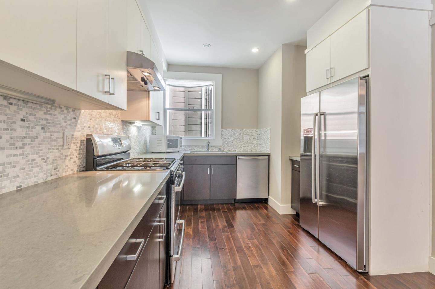 Detail Gallery Image 13 of 39 For 1725 Hyde St #1,  San Francisco,  CA 94109 - 2 Beds | 2 Baths