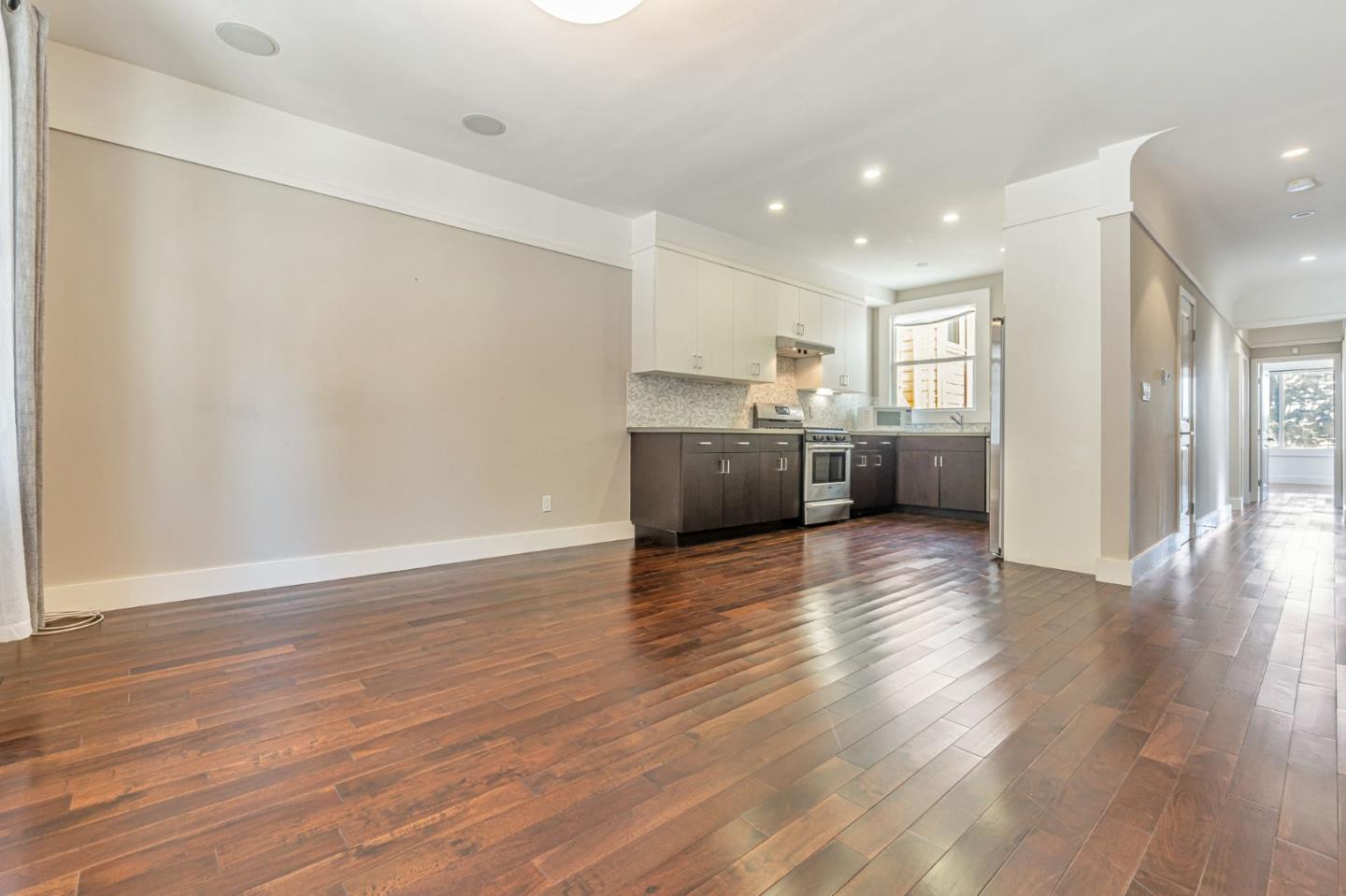 Detail Gallery Image 15 of 39 For 1725 Hyde St #1,  San Francisco,  CA 94109 - 2 Beds | 2 Baths