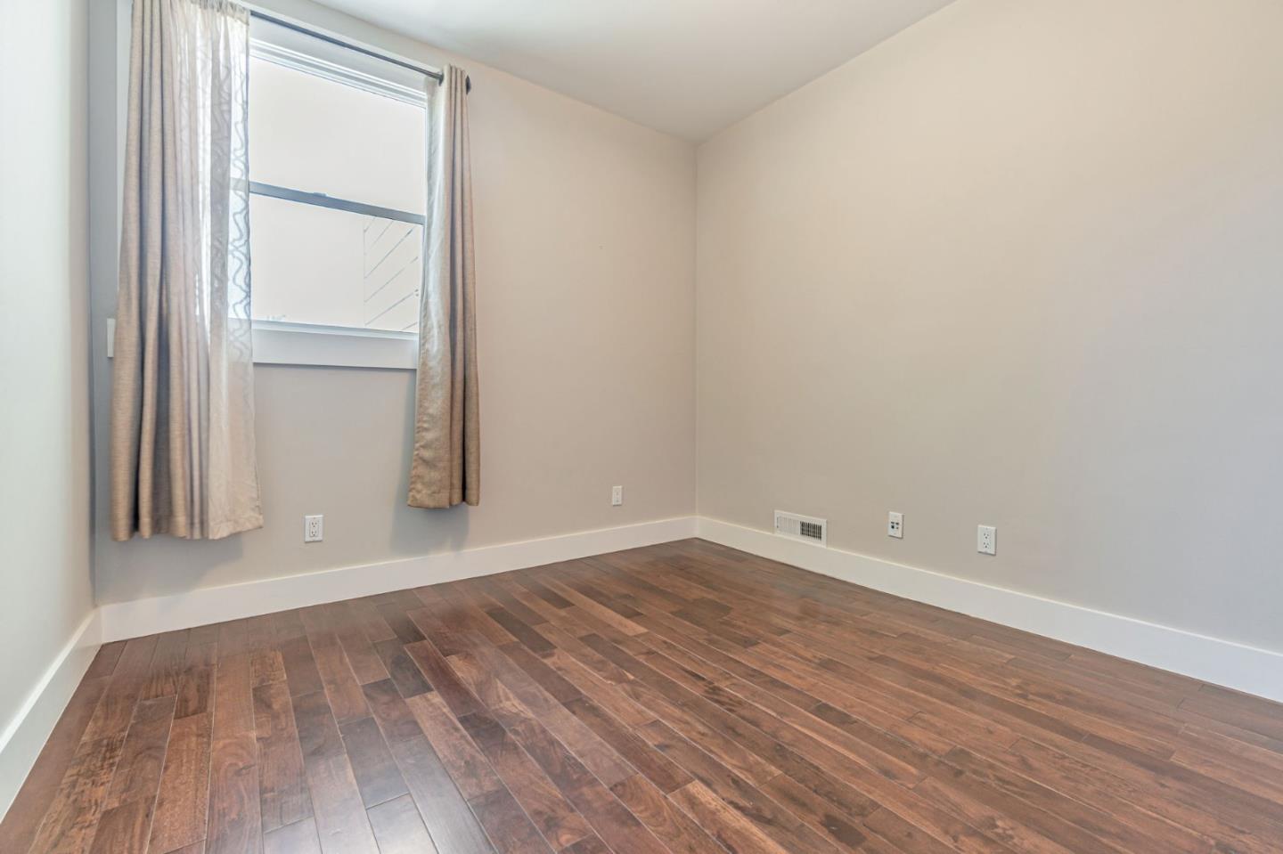 Detail Gallery Image 17 of 39 For 1725 Hyde St #1,  San Francisco,  CA 94109 - 2 Beds | 2 Baths