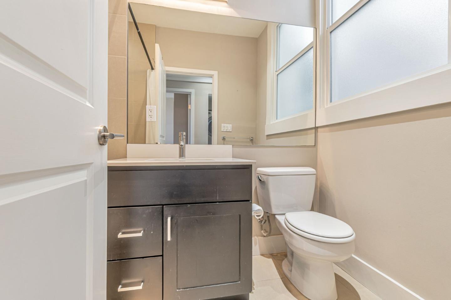 Detail Gallery Image 19 of 39 For 1725 Hyde St #1,  San Francisco,  CA 94109 - 2 Beds | 2 Baths