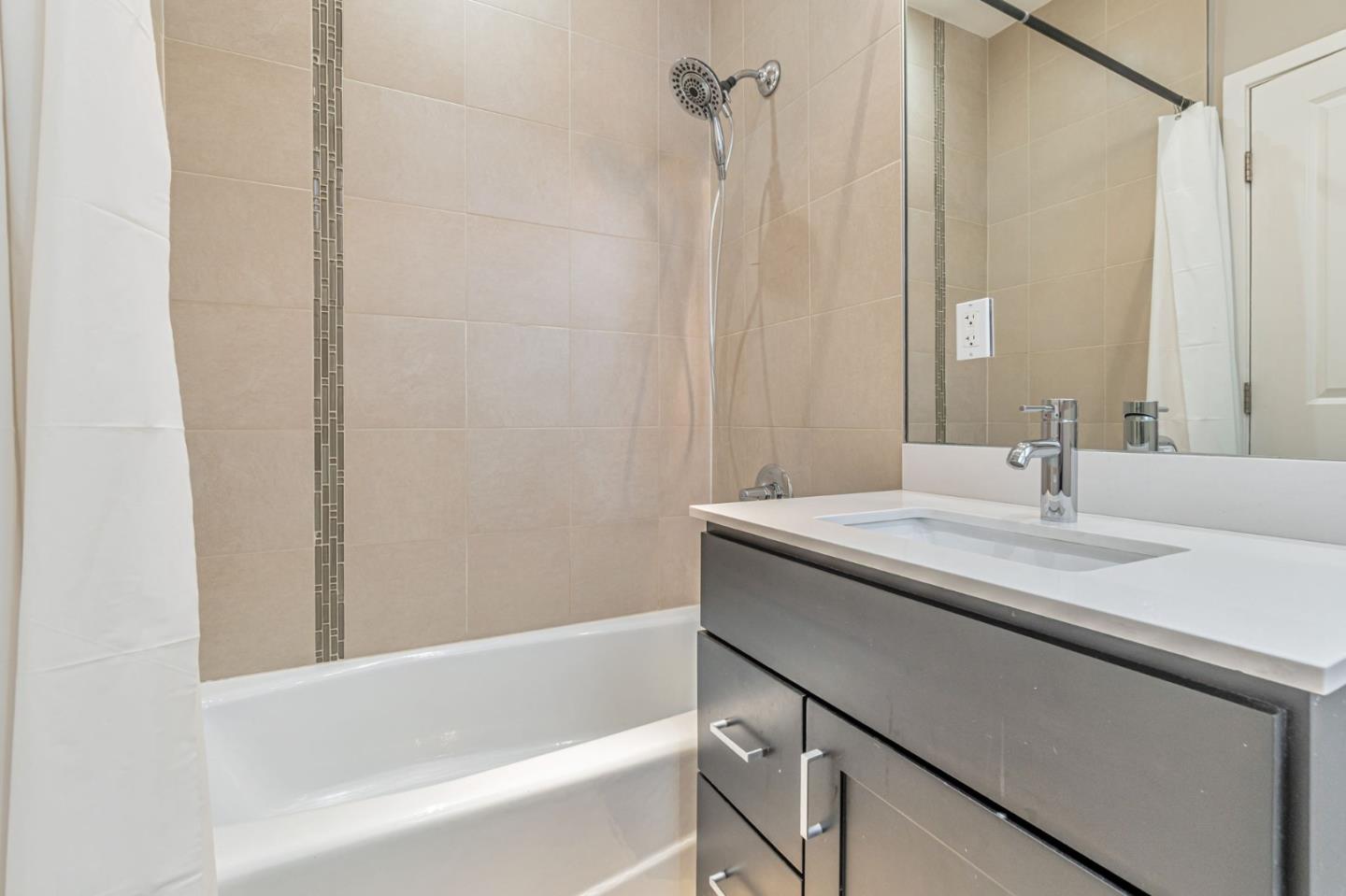 Detail Gallery Image 20 of 39 For 1725 Hyde St #1,  San Francisco,  CA 94109 - 2 Beds | 2 Baths