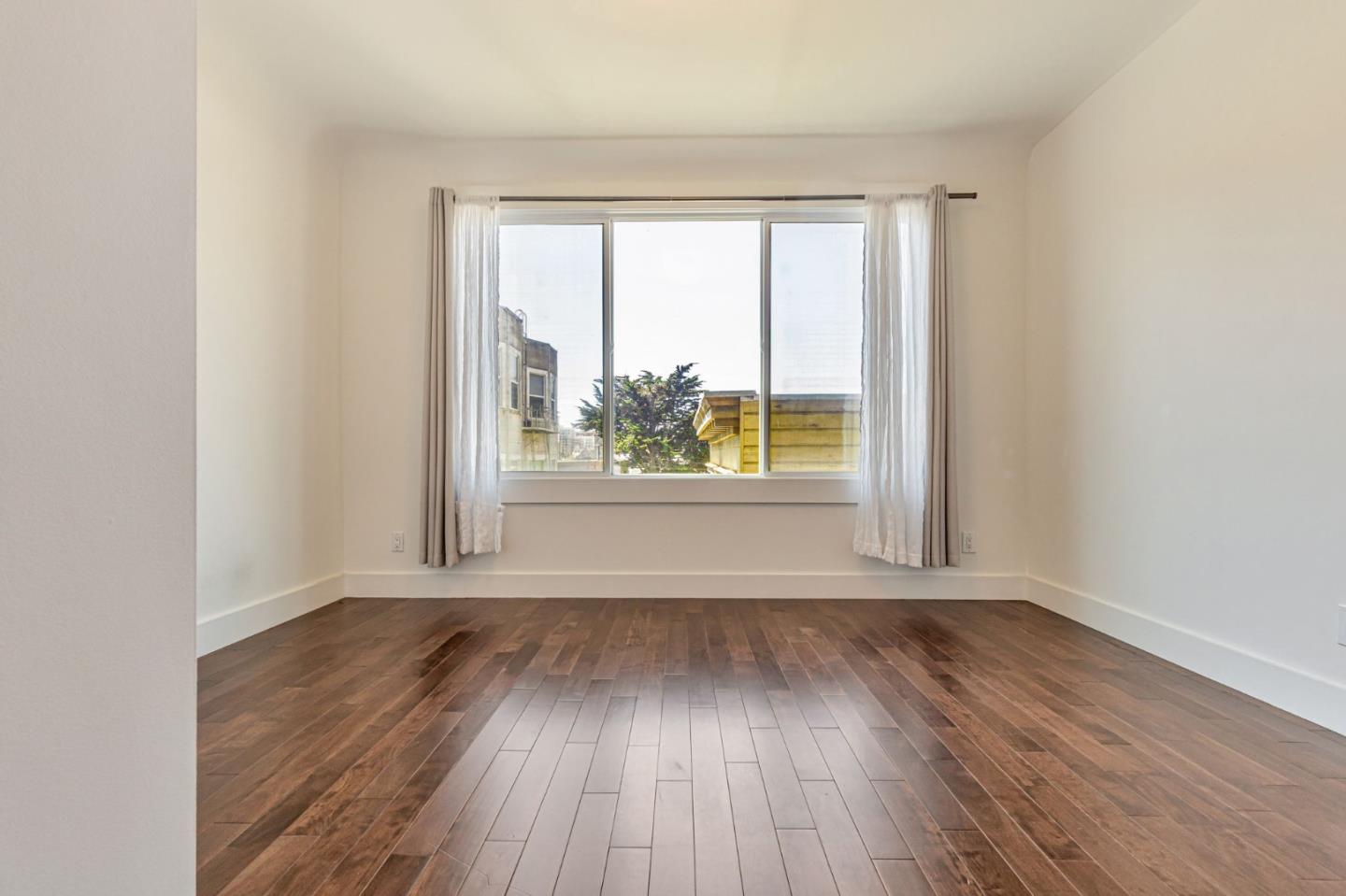 Detail Gallery Image 21 of 39 For 1725 Hyde St #1,  San Francisco,  CA 94109 - 2 Beds | 2 Baths