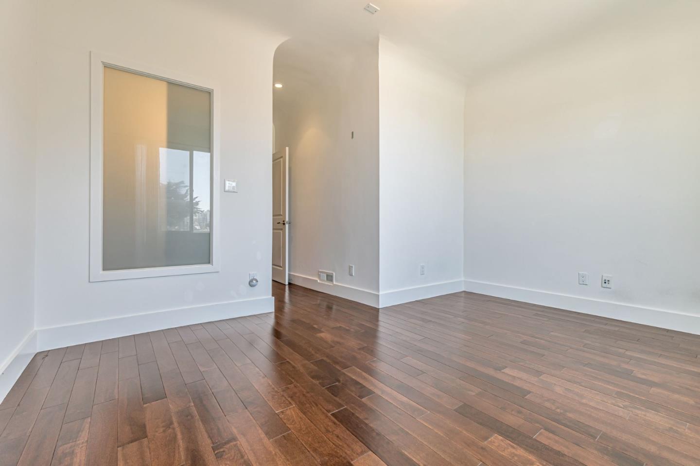 Detail Gallery Image 23 of 39 For 1725 Hyde St #1,  San Francisco,  CA 94109 - 2 Beds | 2 Baths