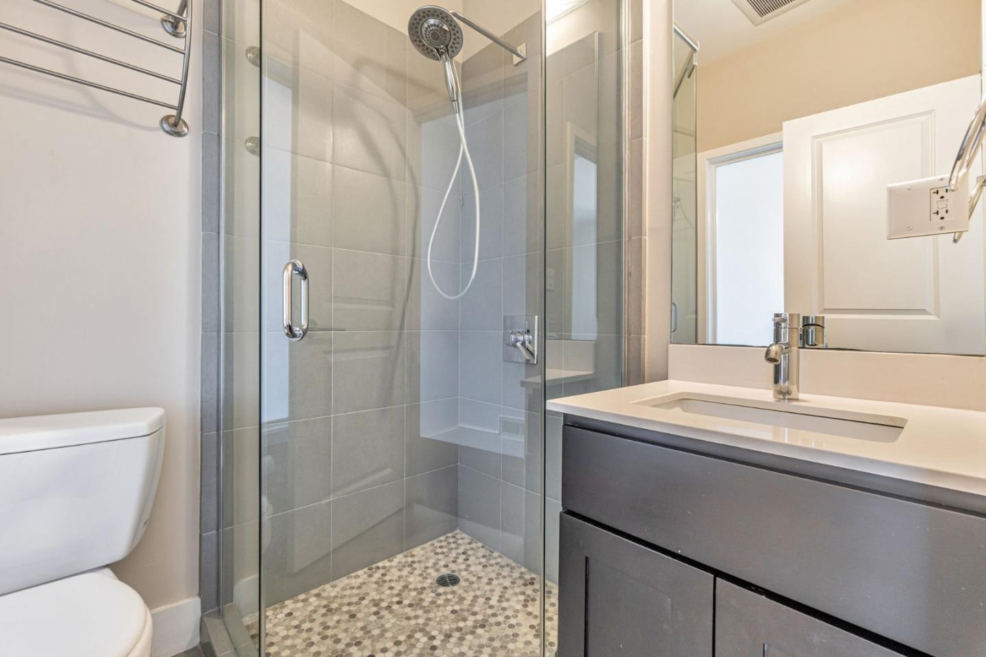Detail Gallery Image 24 of 39 For 1725 Hyde St #1,  San Francisco,  CA 94109 - 2 Beds | 2 Baths