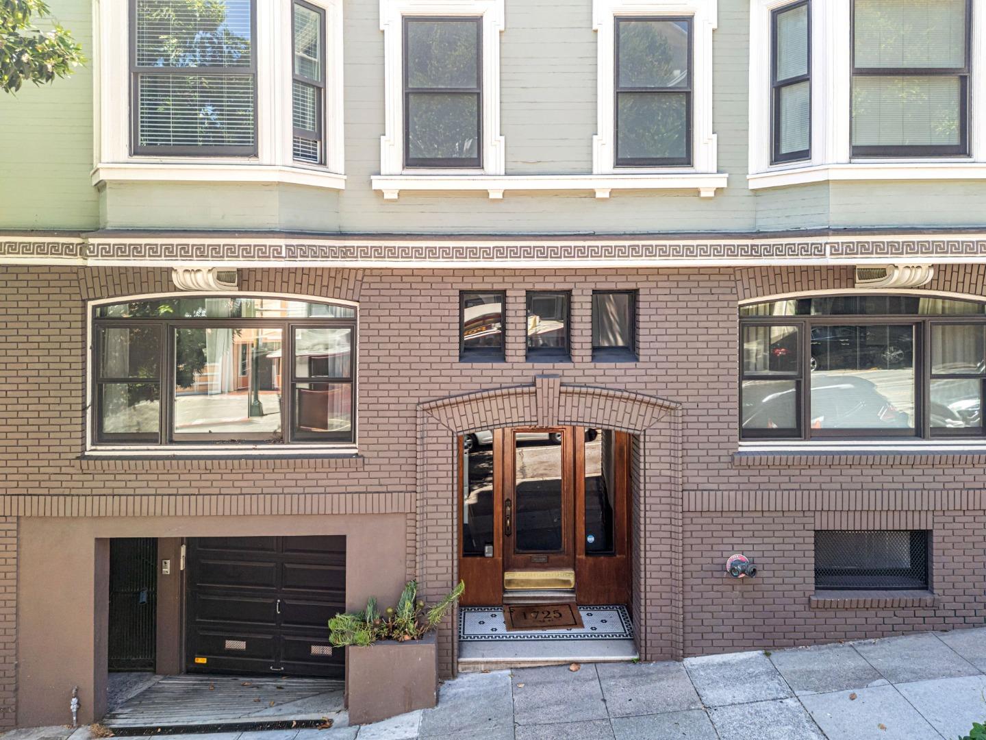 Detail Gallery Image 28 of 39 For 1725 Hyde St #1,  San Francisco,  CA 94109 - 2 Beds | 2 Baths