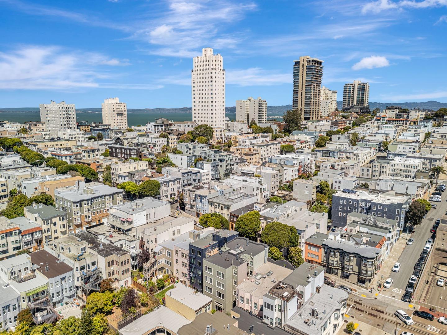 Detail Gallery Image 33 of 39 For 1725 Hyde St #1,  San Francisco,  CA 94109 - 2 Beds | 2 Baths
