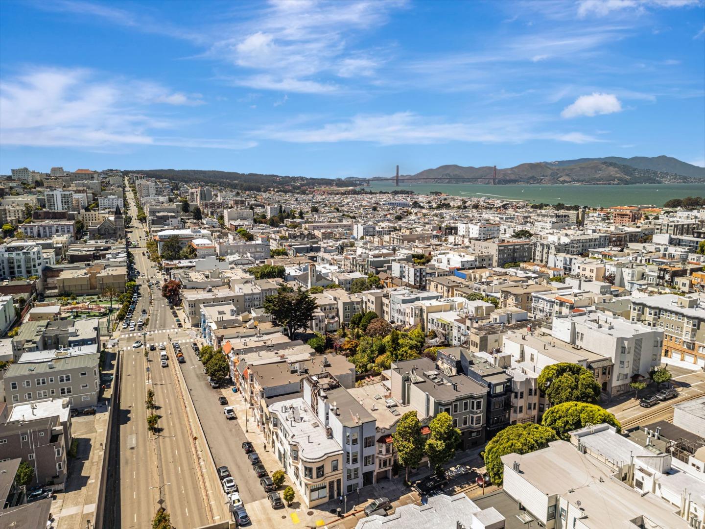 Detail Gallery Image 34 of 39 For 1725 Hyde St #1,  San Francisco,  CA 94109 - 2 Beds | 2 Baths