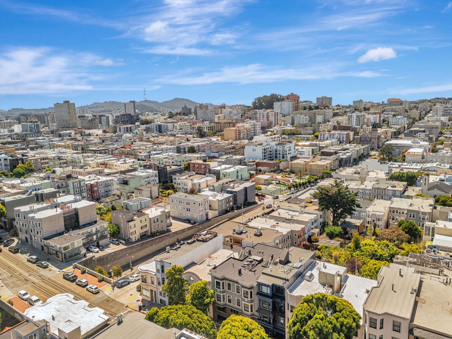 Detail Gallery Image 35 of 39 For 1725 Hyde St #1,  San Francisco,  CA 94109 - 2 Beds | 2 Baths
