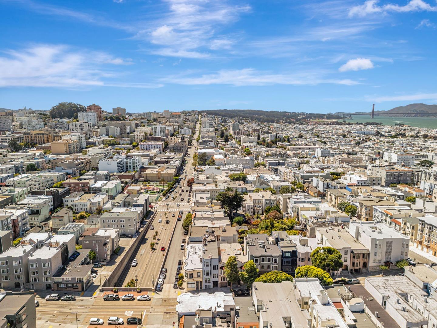 Detail Gallery Image 37 of 39 For 1725 Hyde St #1,  San Francisco,  CA 94109 - 2 Beds | 2 Baths