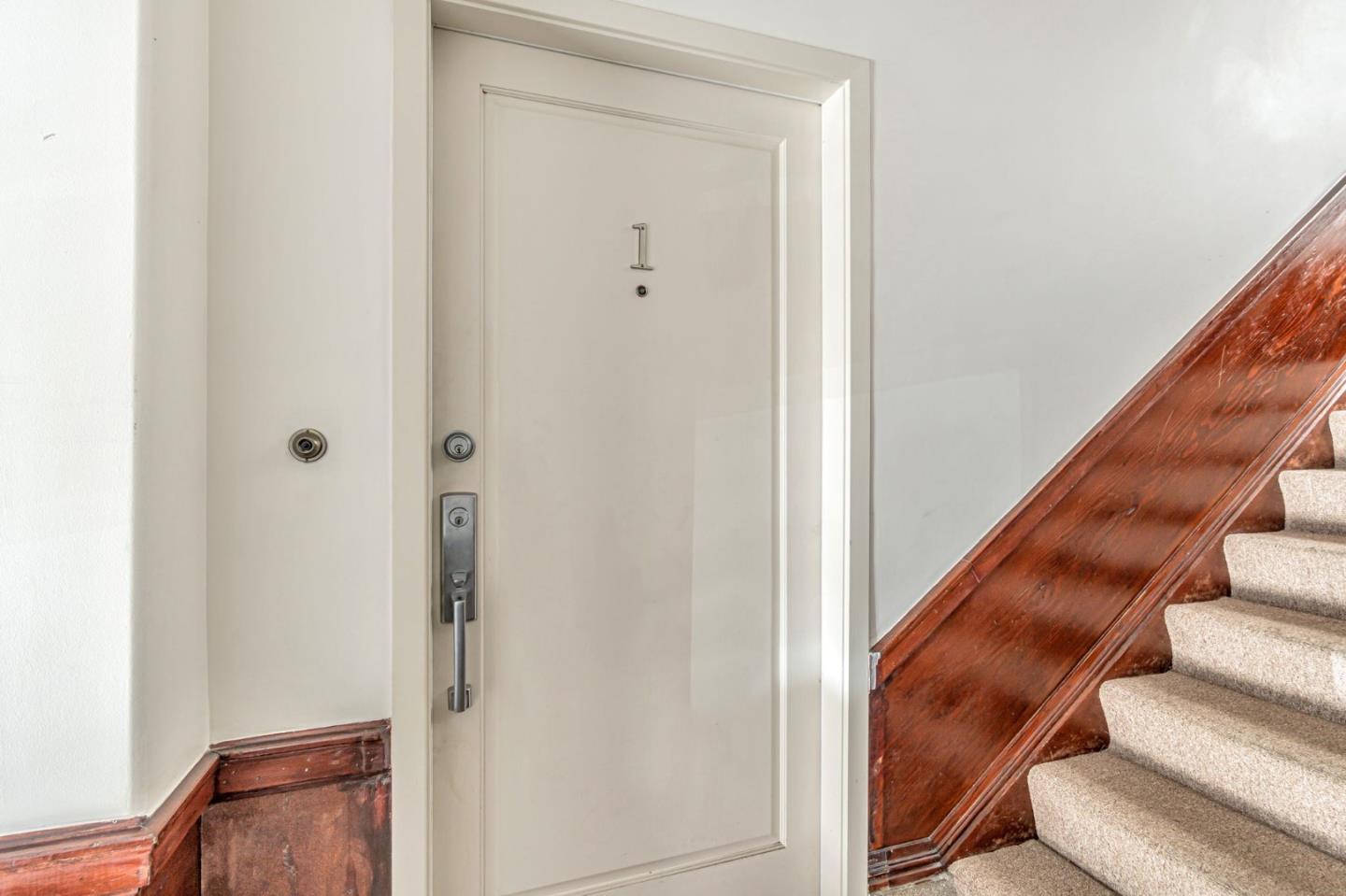 Detail Gallery Image 5 of 39 For 1725 Hyde St #1,  San Francisco,  CA 94109 - 2 Beds | 2 Baths