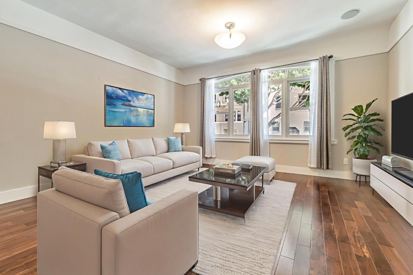 Detail Gallery Image 9 of 39 For 1725 Hyde St #1,  San Francisco,  CA 94109 - 2 Beds | 2 Baths