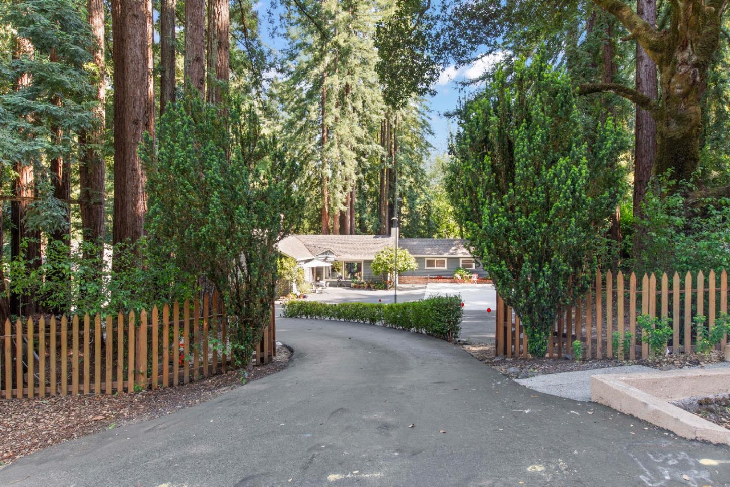 Detail Gallery Image 3 of 56 For 13395 W Park Ave, Boulder Creek,  CA 95006 - 6 Beds | 4 Baths