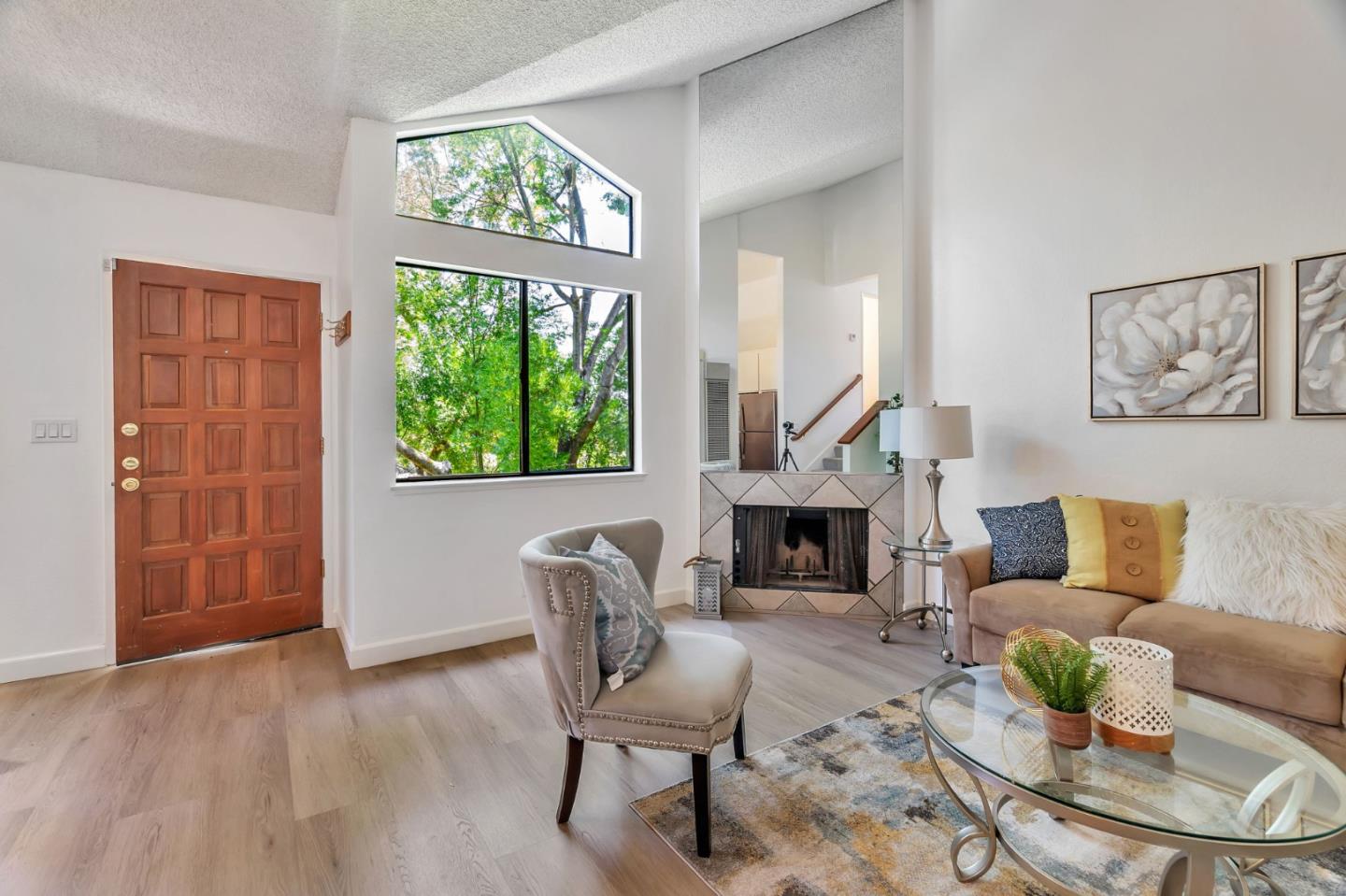 Detail Gallery Image 4 of 28 For 1247 Coyote Creek Pl, San Jose,  CA 95116 - 2 Beds | 2 Baths