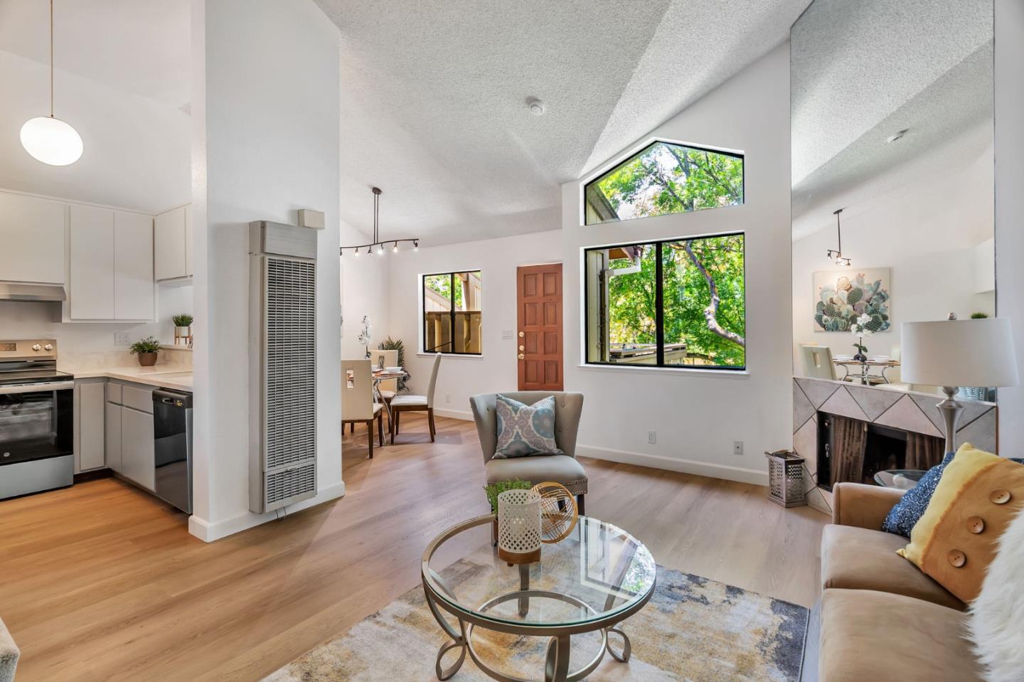 Detail Gallery Image 5 of 28 For 1247 Coyote Creek Pl, San Jose,  CA 95116 - 2 Beds | 2 Baths