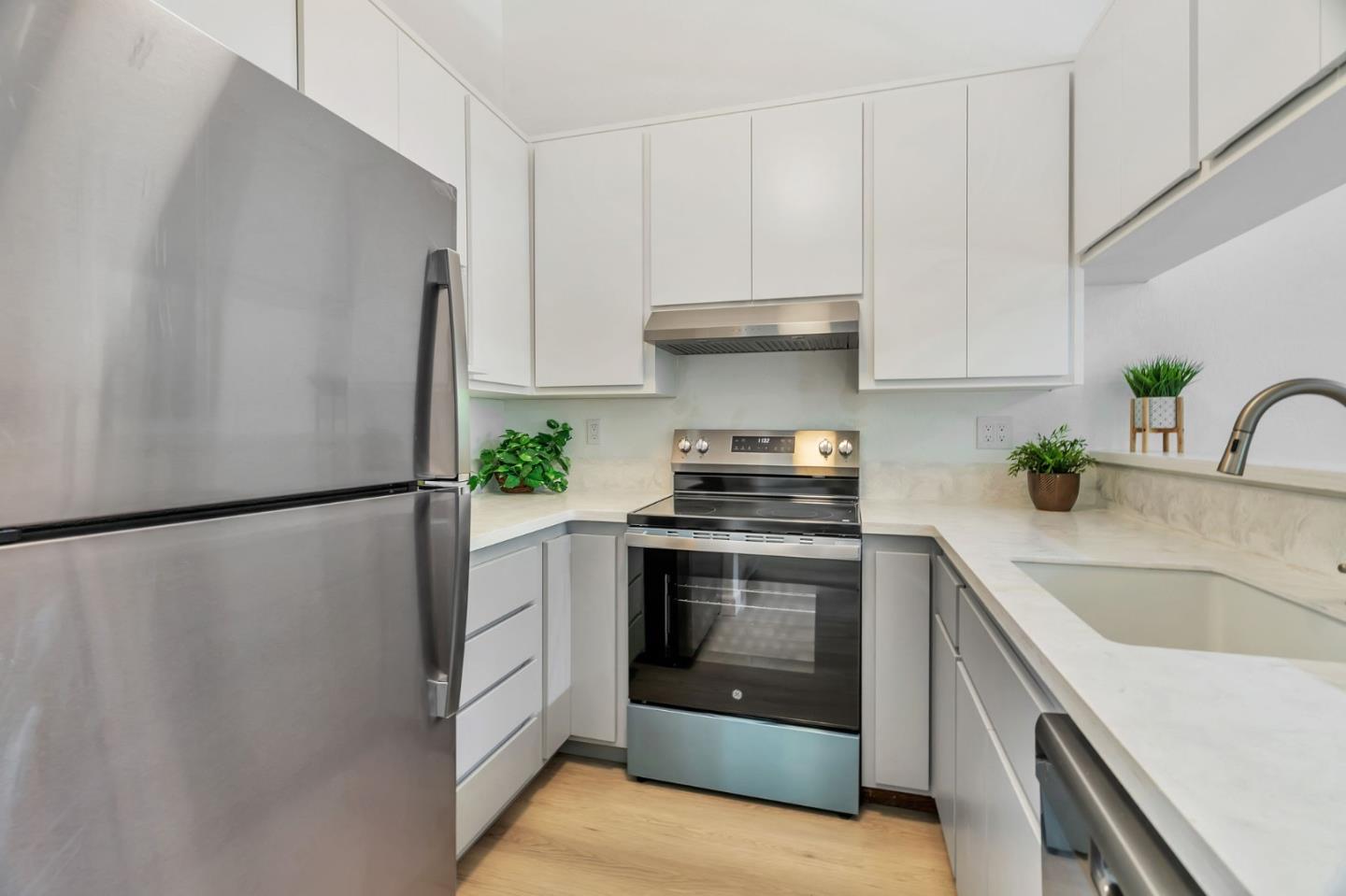 Detail Gallery Image 7 of 28 For 1247 Coyote Creek Pl, San Jose,  CA 95116 - 2 Beds | 2 Baths