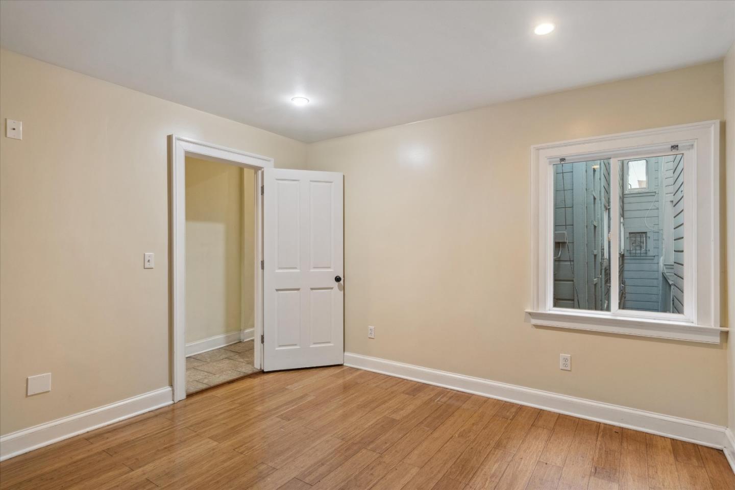 Detail Gallery Image 7 of 32 For 1319 S Van Ness Ave, San Francisco,  CA 94110 - – Beds | – Baths