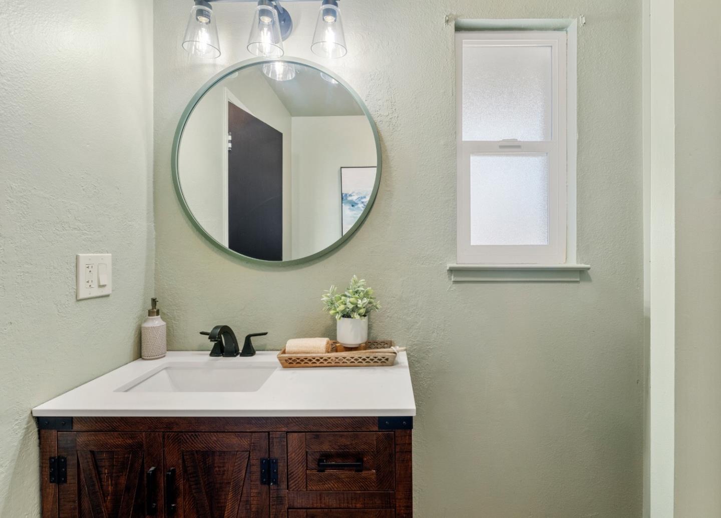 Detail Gallery Image 18 of 24 For 1861 Saint Helena St, Seaside,  CA 93955 - 4 Beds | 2 Baths