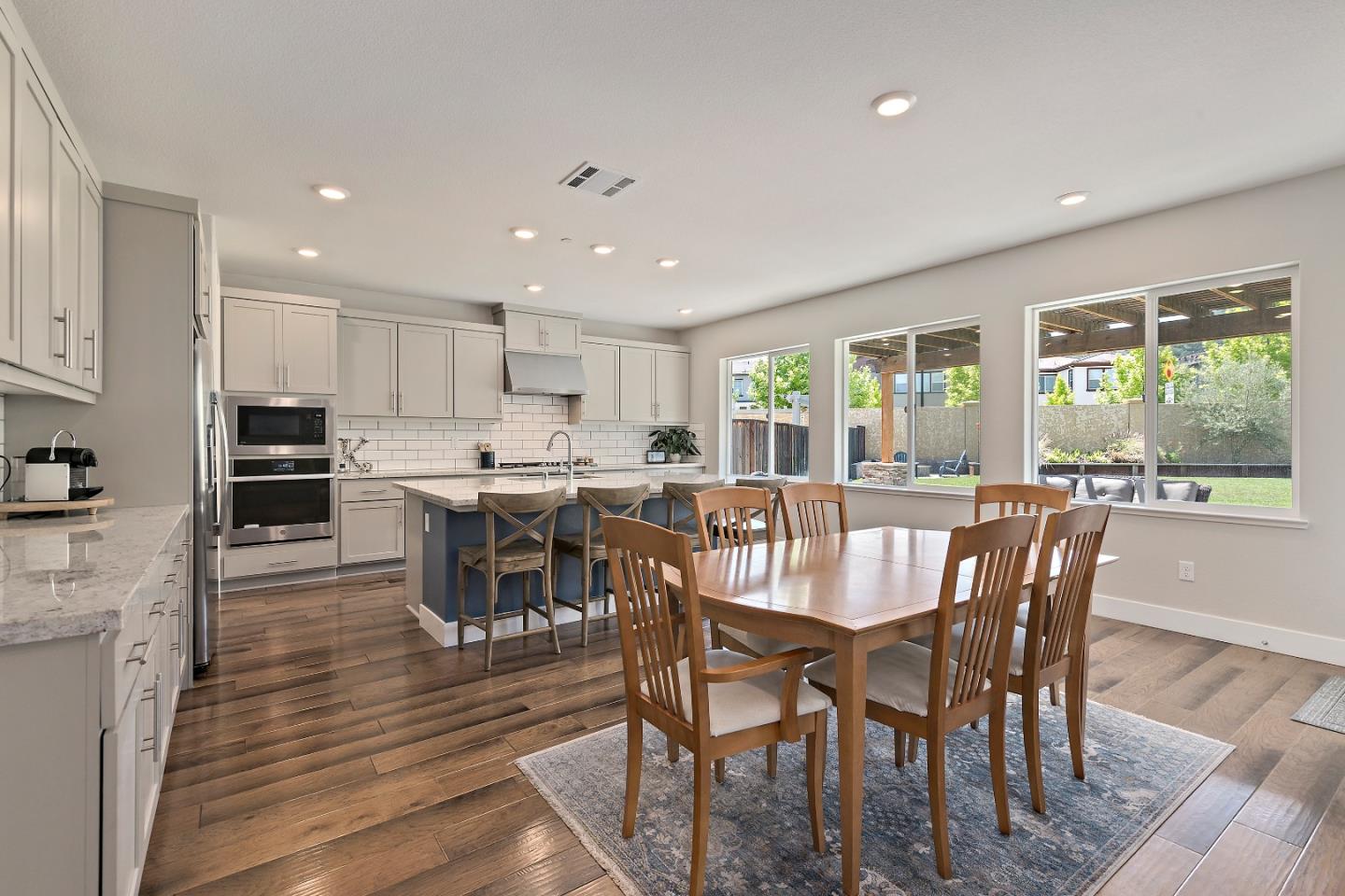 Detail Gallery Image 10 of 40 For 1611 Vinsanto Ct, Gilroy,  CA 95020 - 5 Beds | 4/1 Baths