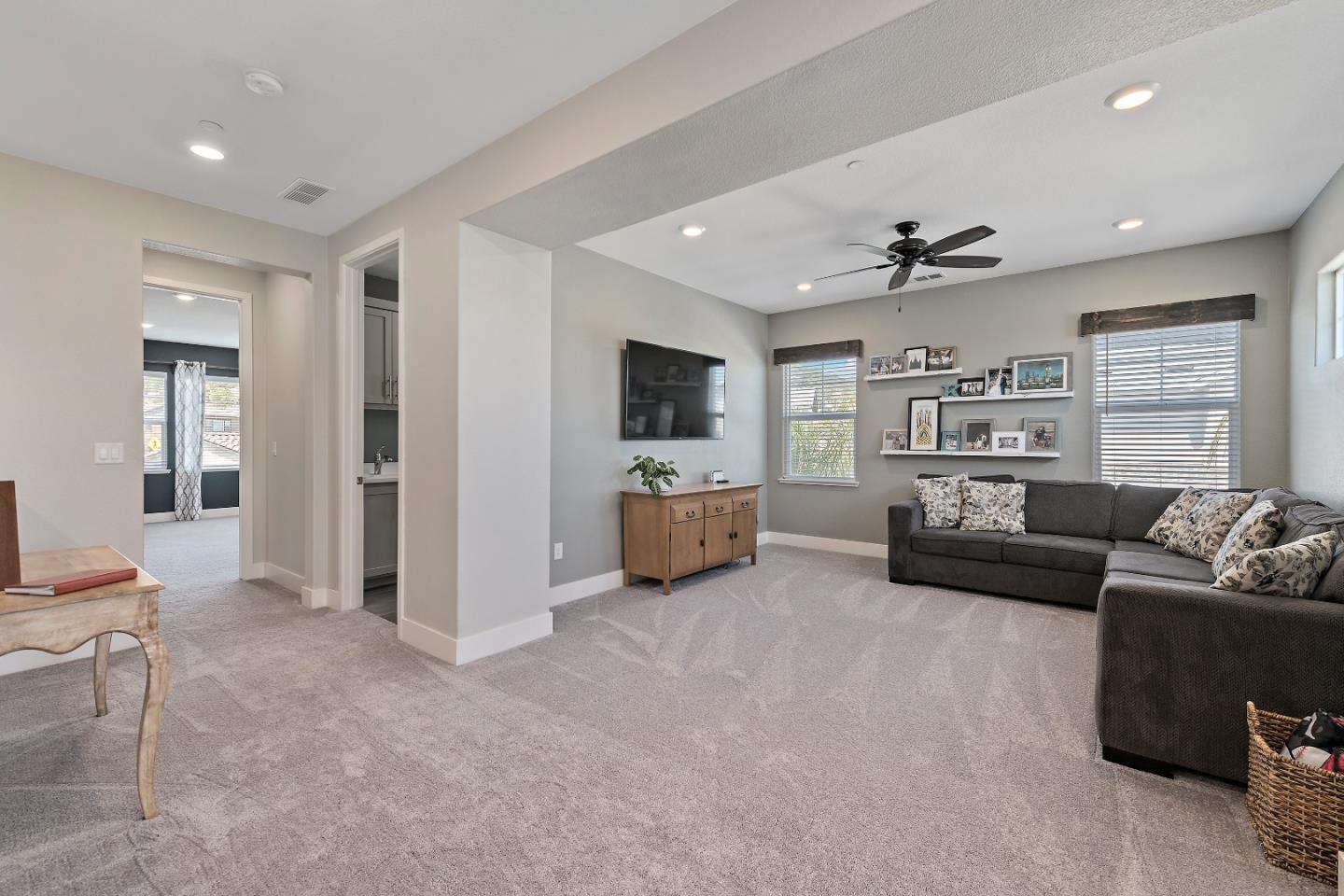 Detail Gallery Image 17 of 40 For 1611 Vinsanto Ct, Gilroy,  CA 95020 - 5 Beds | 4/1 Baths