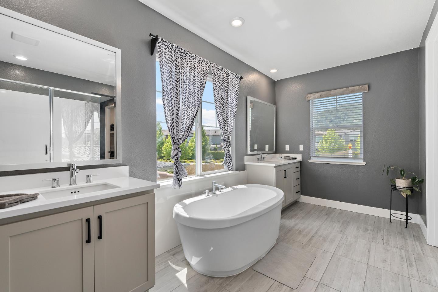 Detail Gallery Image 30 of 40 For 1611 Vinsanto Ct, Gilroy,  CA 95020 - 5 Beds | 4/1 Baths
