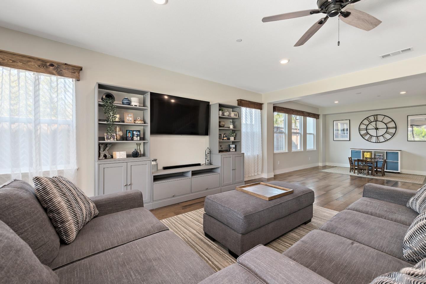 Detail Gallery Image 6 of 40 For 1611 Vinsanto Ct, Gilroy,  CA 95020 - 5 Beds | 4/1 Baths
