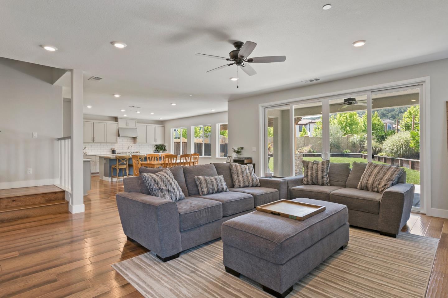 Detail Gallery Image 7 of 40 For 1611 Vinsanto Ct, Gilroy,  CA 95020 - 5 Beds | 4/1 Baths