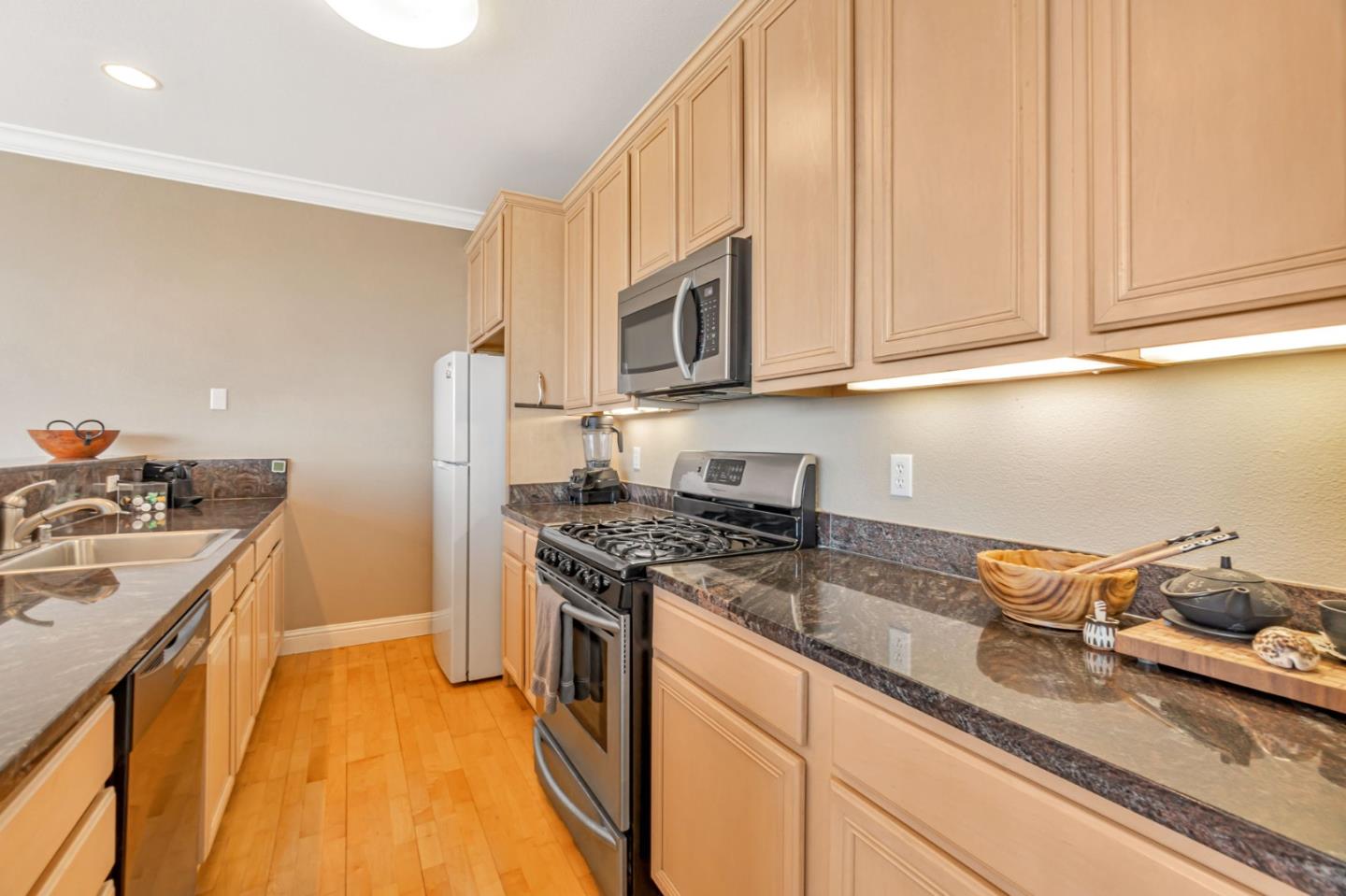 Detail Gallery Image 16 of 34 For 200 Portola Dr #201,  San Francisco,  CA 94131 - 2 Beds | 2 Baths