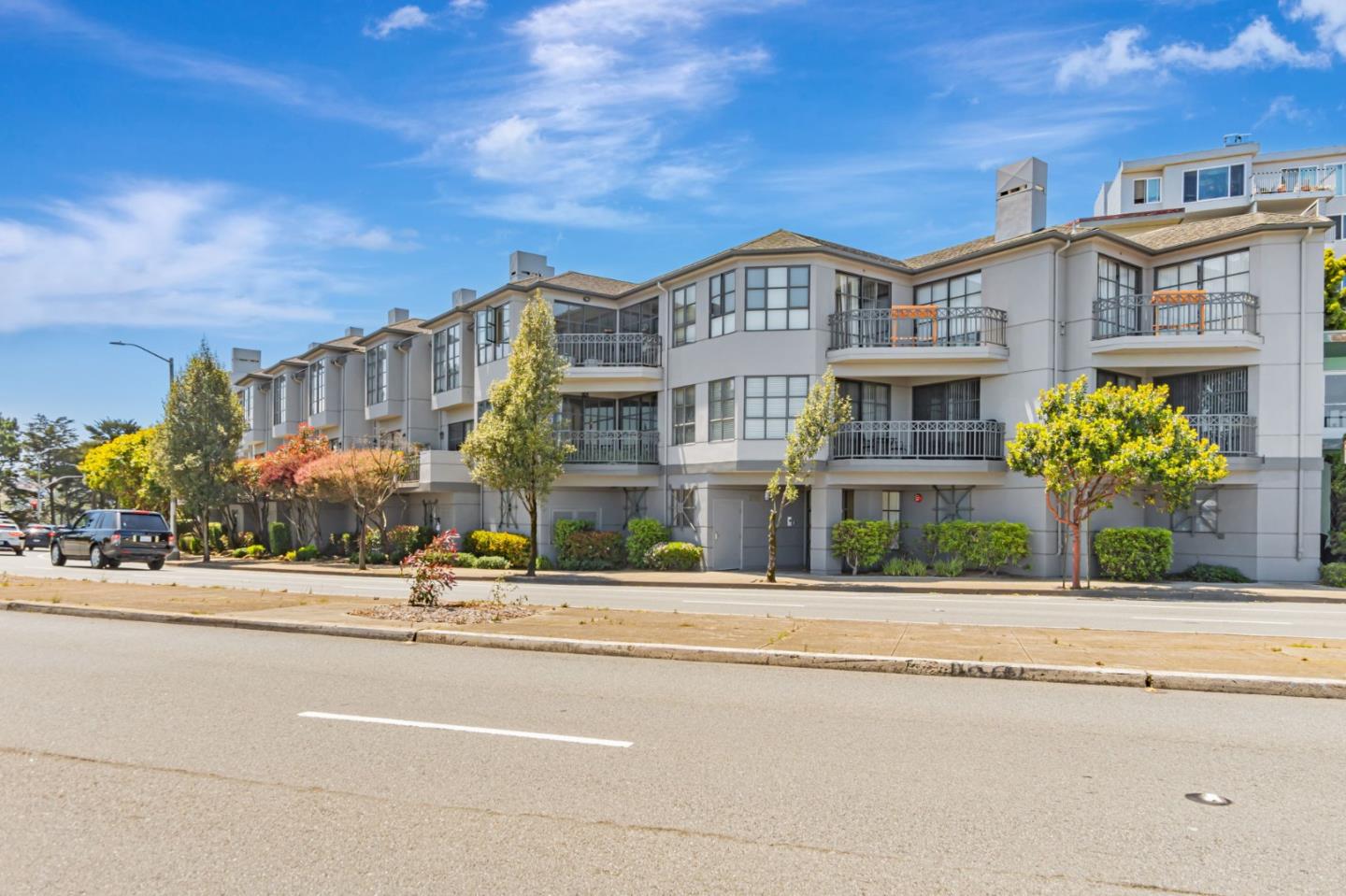Detail Gallery Image 2 of 34 For 200 Portola Dr #201,  San Francisco,  CA 94131 - 2 Beds | 2 Baths