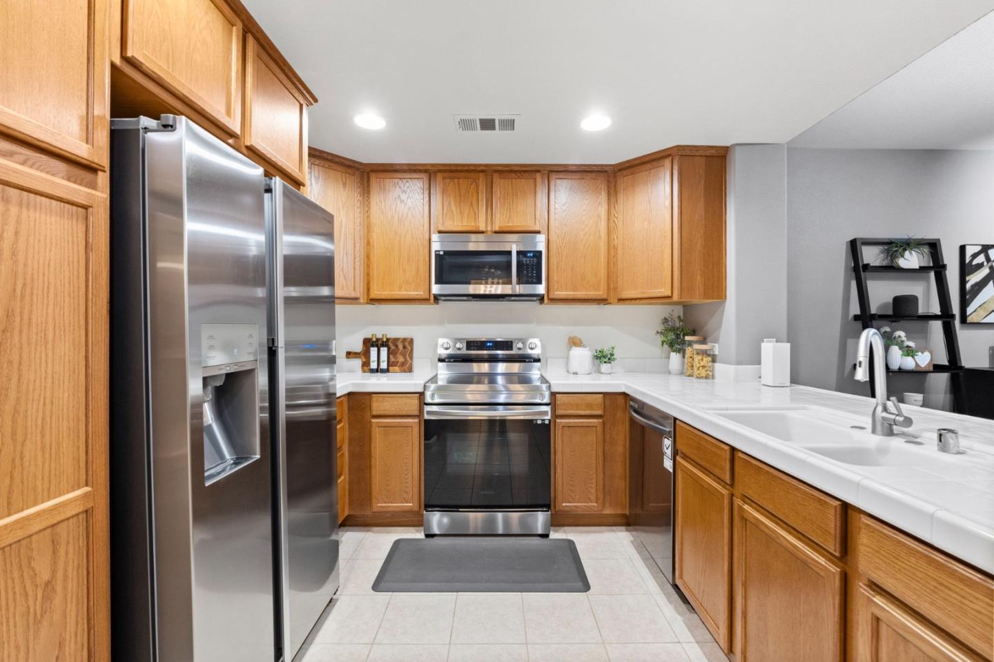 Detail Gallery Image 2 of 11 For 809 Auzerais Ave #209,  San Jose,  CA 95126 - 1 Beds | 1/1 Baths