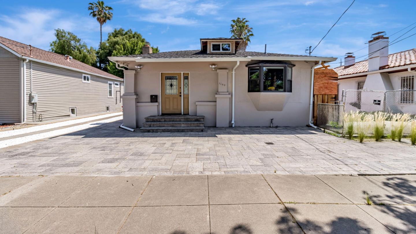 Detail Gallery Image 1 of 26 For 1144 S 9th St, San Jose,  CA 95112 - 3 Beds | 2 Baths